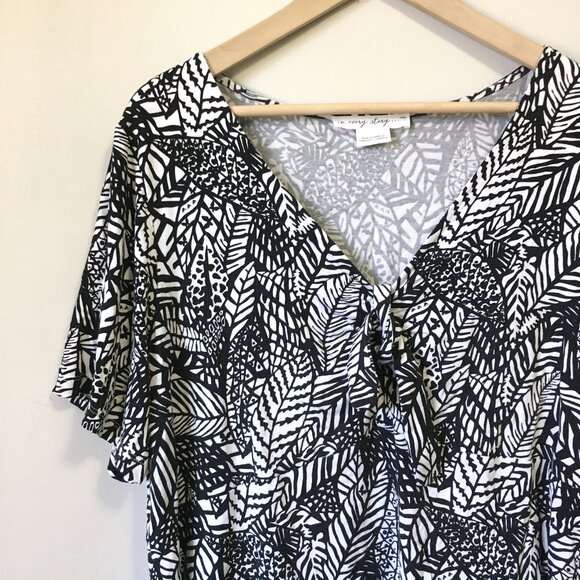 Penningtons Tropical B&W Leaf Bow Tie Collar Viscose Tee - Picture 3 of 12